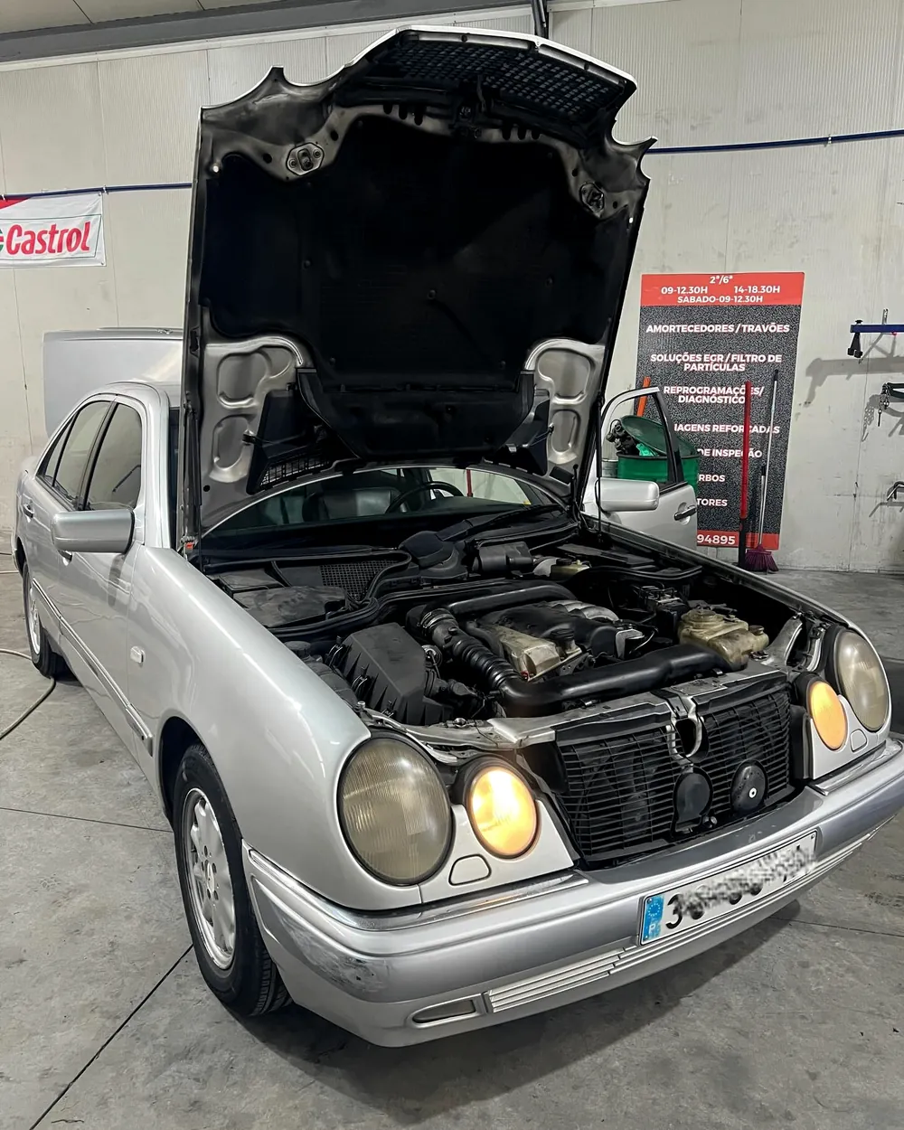 Mercedes 190 na Espirito Auto — eletricidade e fugas